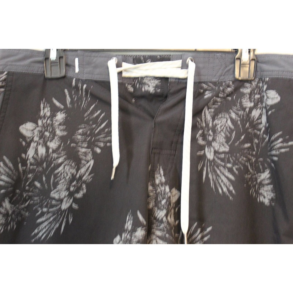 Vuori Cruise BoardShort Black Vintage Floral Gray Men's Board Shorts 32 H14054 - Picture 4 of 13